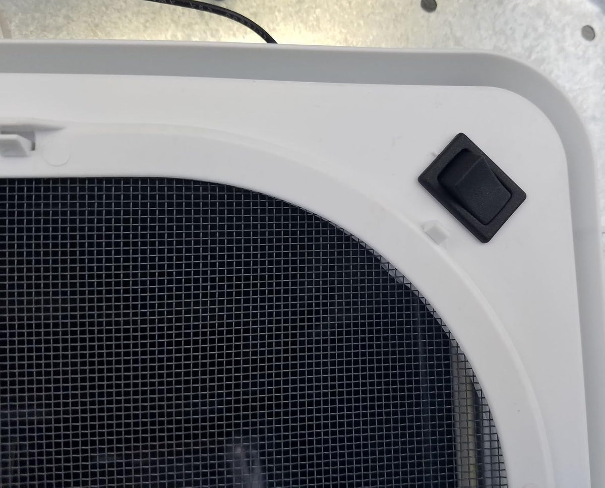 Ventline RV Roof Vent White W/ 12 Volt Fan, Putty & Screws¡­